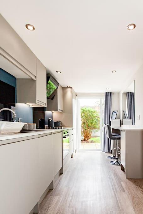 One Bedroom Apartment, Driveway, Bracknell Centre Exteriör bild